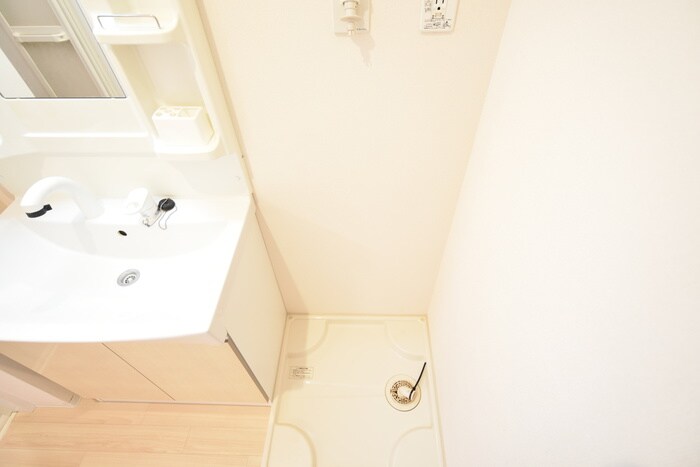 物件内観写真12　(洗濯機置場)