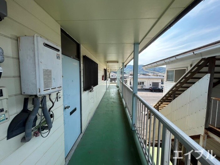 物件外観写真4　(エントランス部分)