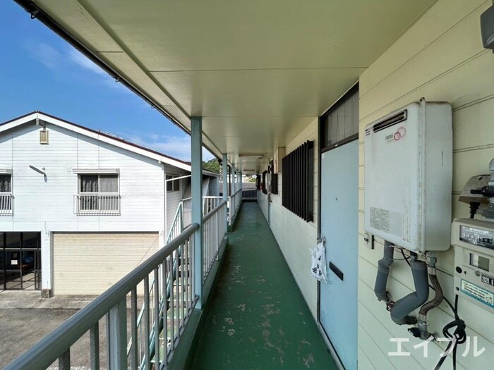 物件外観写真5　(エントランス部分)