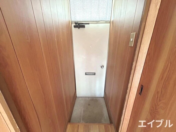 物件内観写真10　(玄関)