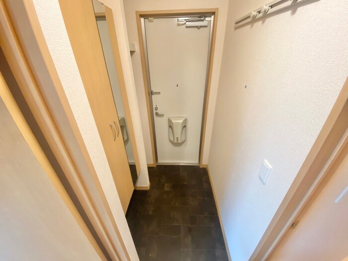 物件内観写真12　(玄関)