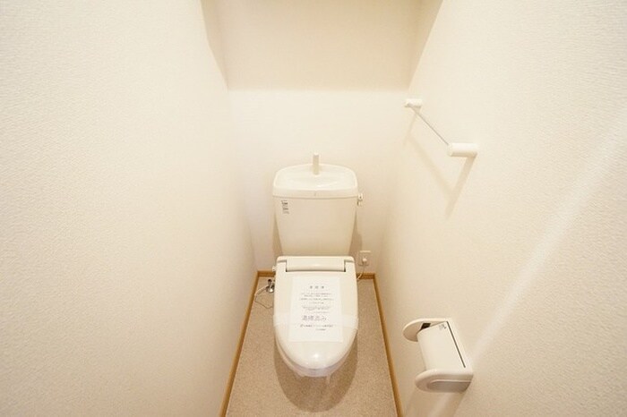 物件内観写真8　(トイレ)