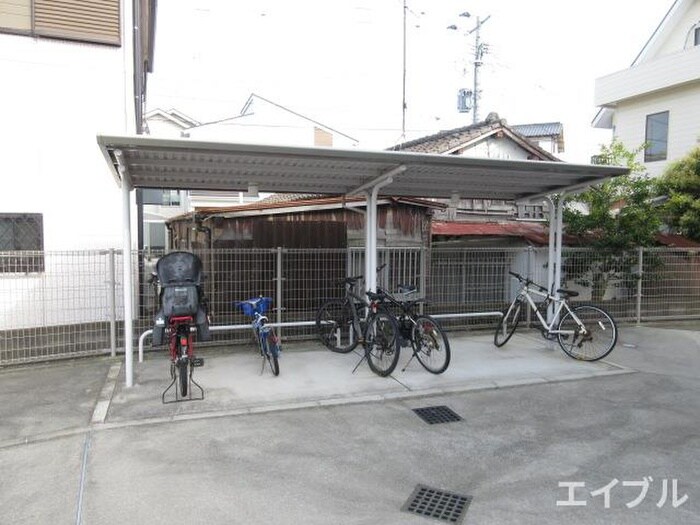 物件外観写真4　(駐輪場)