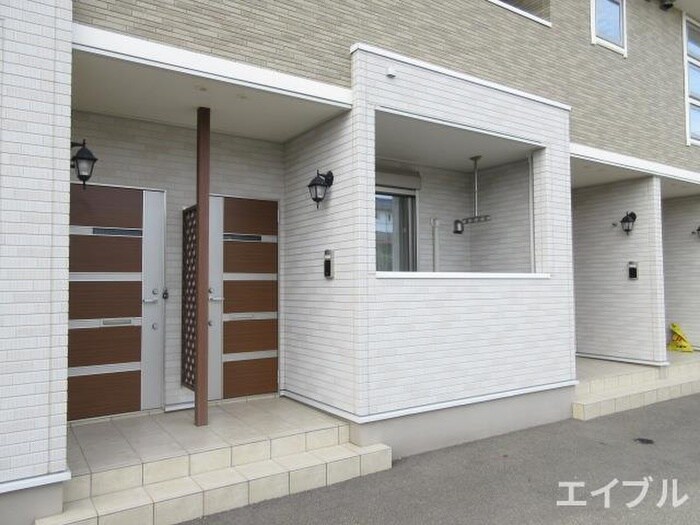 物件外観写真6　(エントランス部分)