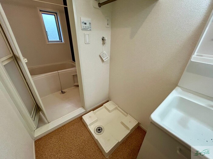 物件内観写真12　(洗濯機置場)