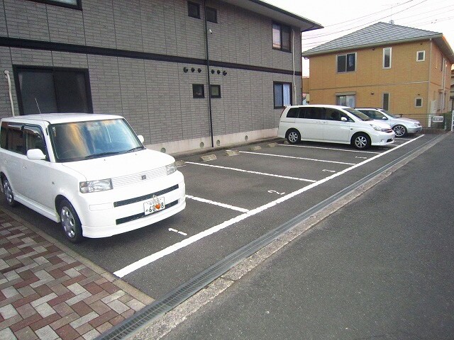 物件外観写真2　(駐車場)
