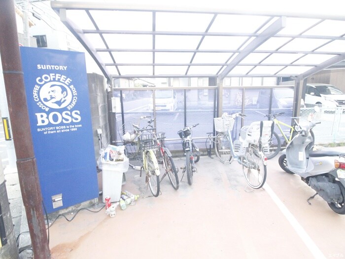 物件外観写真4　(駐輪場)