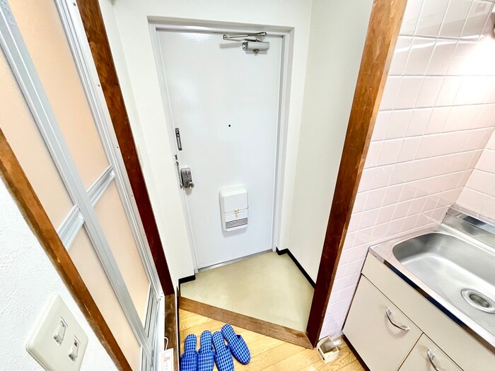 物件内観写真10　(玄関)