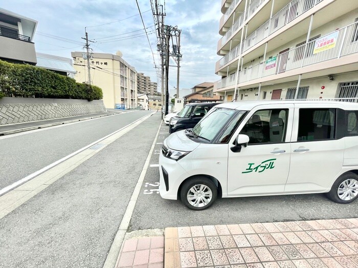 物件外観写真3　(駐車場)