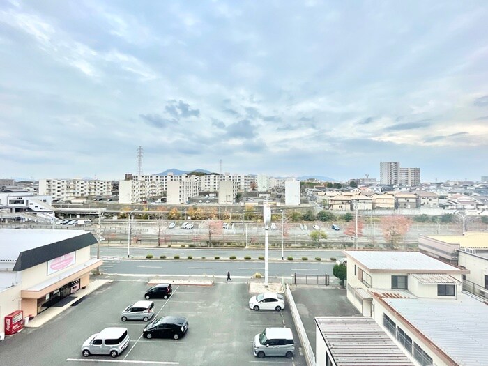 物件内観写真13　(玄関)