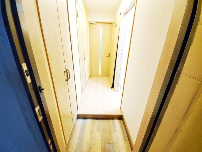 物件内観写真7　(玄関)