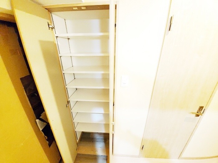 物件内観写真8　(靴箱)