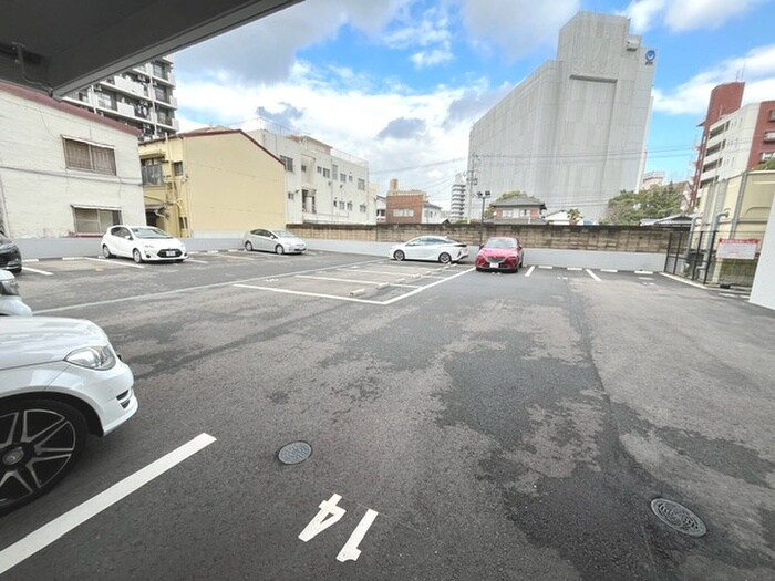 物件外観写真3　(駐車場)