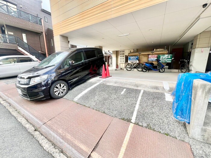 オリケンビルＪ ｓ－１１の駐車場
