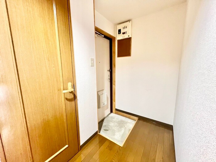 オリケンビルＪ ｓ－１１の玄関