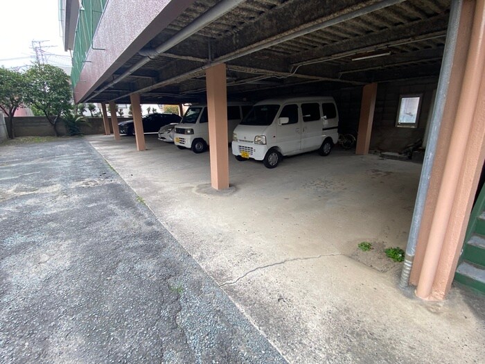 物件外観写真2　(駐車場)