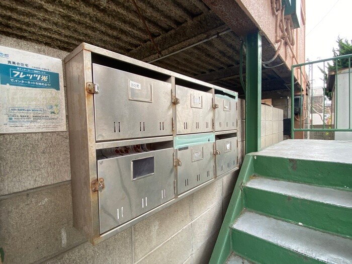 物件外観写真3　(エントランス部分)