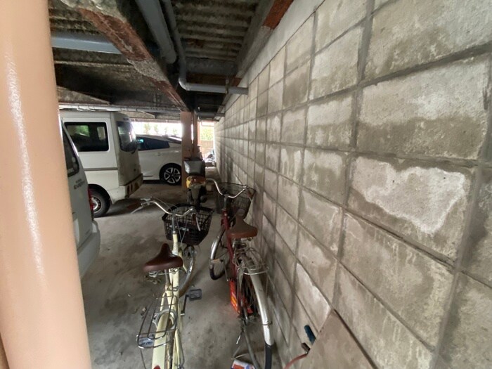 物件外観写真4　(駐輪場)