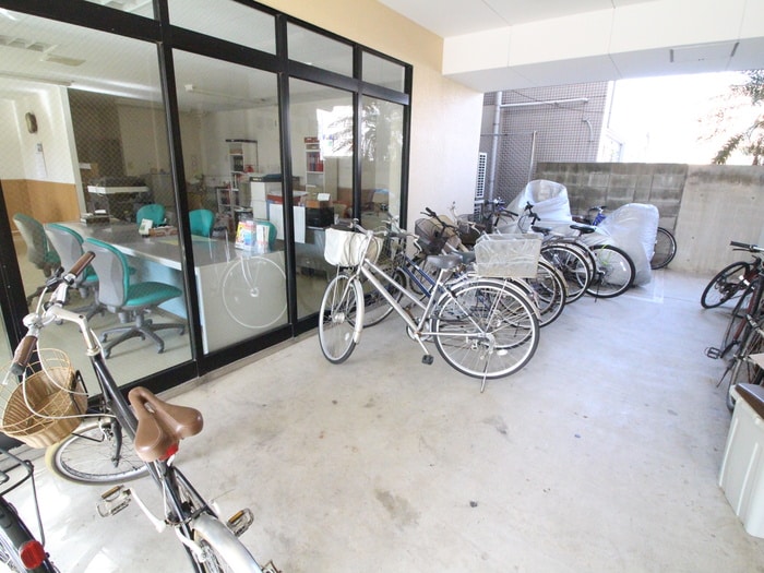 物件外観写真4　(駐輪場)