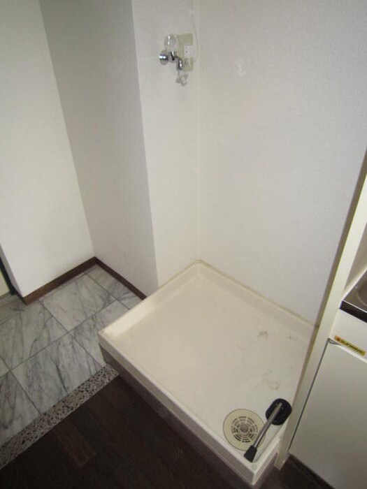 物件内観写真12　(洗濯機置場)