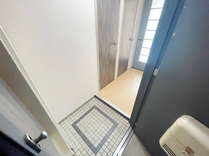 物件内観写真9　(玄関)