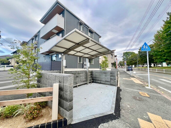 物件外観写真3　(駐輪場)