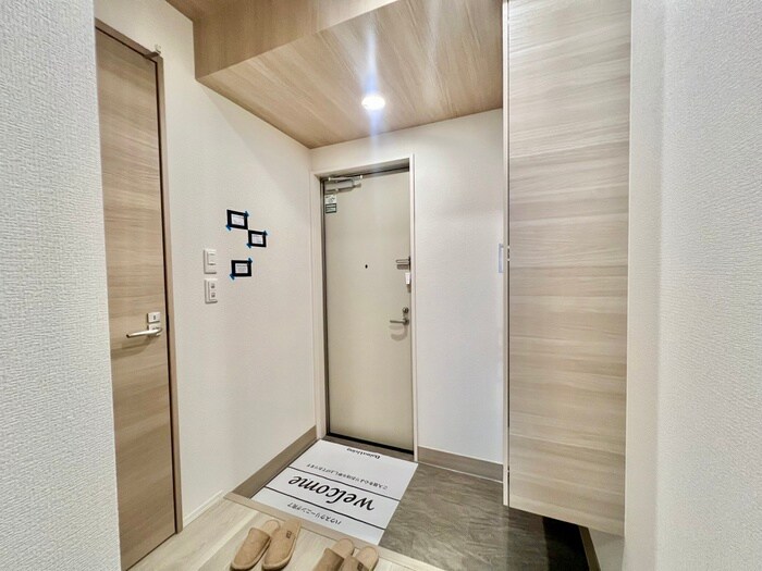 物件内観写真16　(玄関)