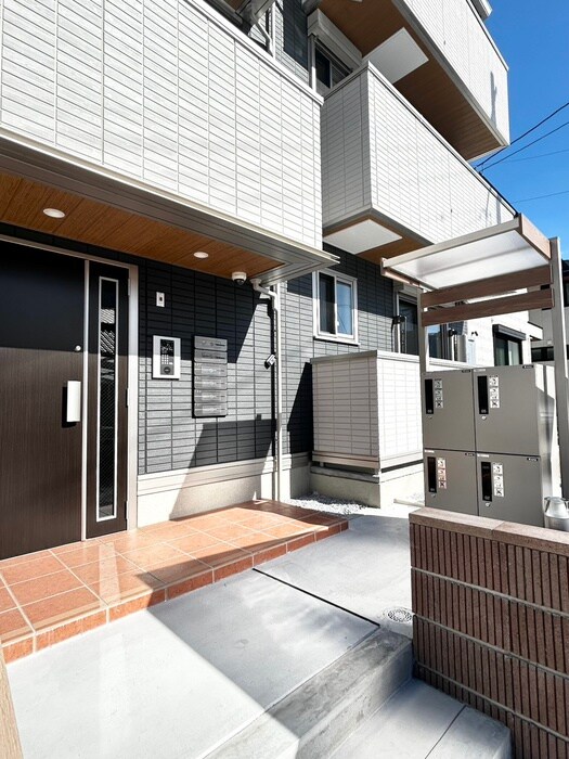 物件外観写真6　(エントランス部分)