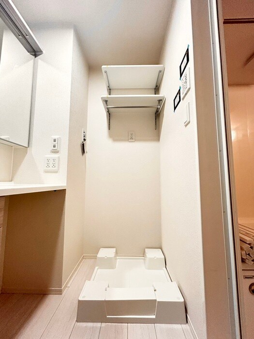 物件内観写真10　(洗濯機置場)