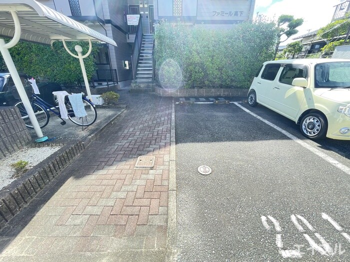 物件外観写真3　(駐車場)
