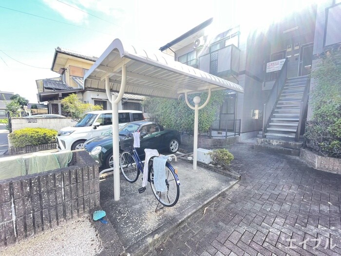 物件外観写真4　(駐輪場)