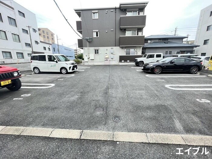 物件外観写真2　(駐車場)