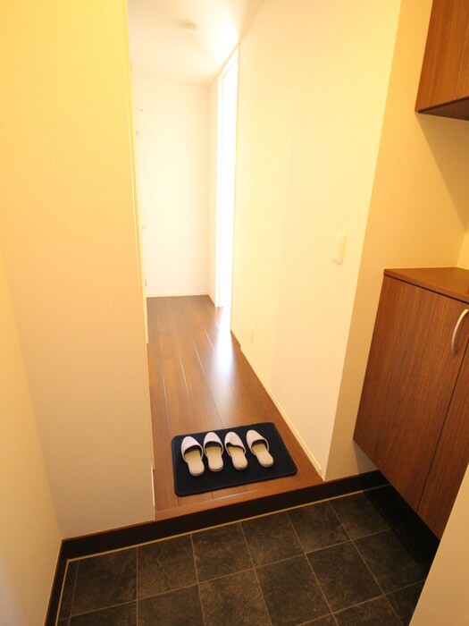 物件内観写真16　(玄関)