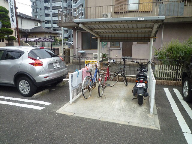 物件外観写真3　(駐輪場)