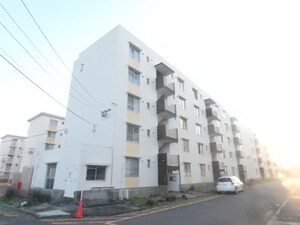 ヴィラナリー中間2号棟外観写真