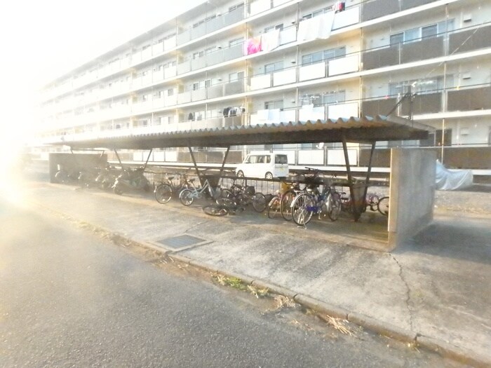 物件外観写真4　(駐輪場)