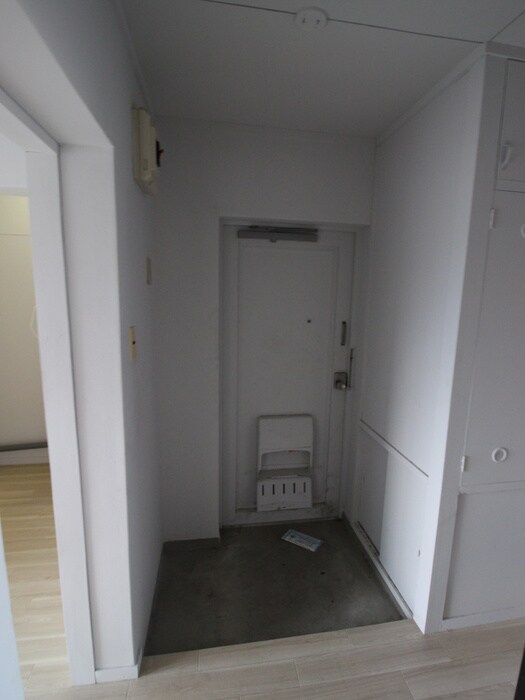 物件内観写真11　(玄関)