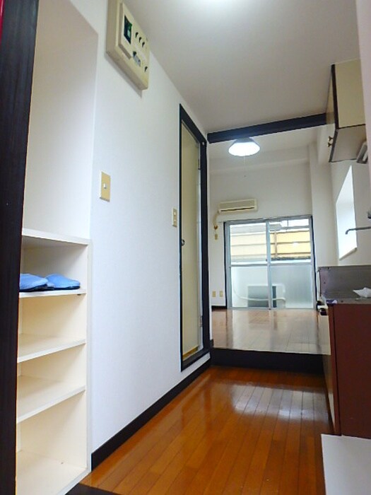 物件内観写真10　(玄関)