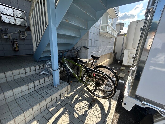 物件外観写真4　(駐輪場)