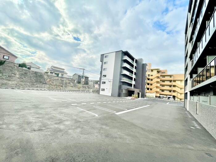 物件外観写真2　(駐車場)