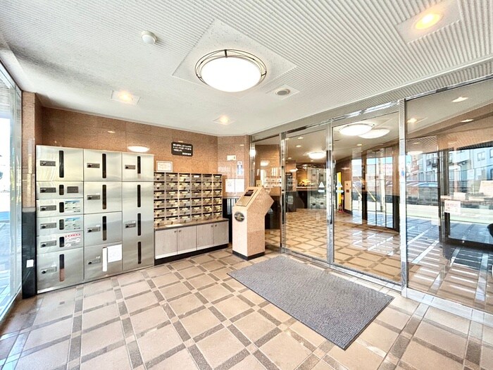 物件外観写真3　(エントランス部分)