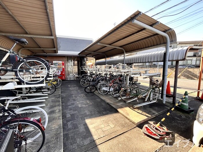 物件外観写真5　(駐輪場)