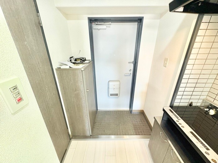 物件内観写真16　(玄関)