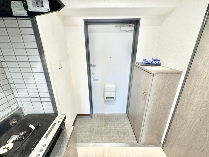 物件内観写真16　(玄関)
