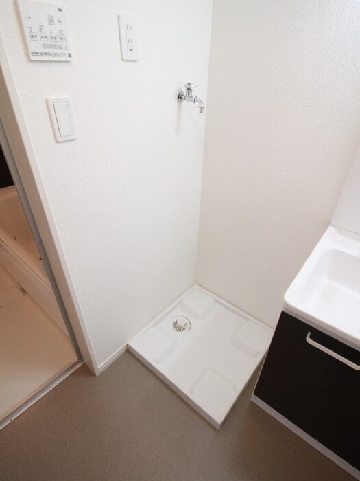 物件内観写真12　(洗濯機置場)