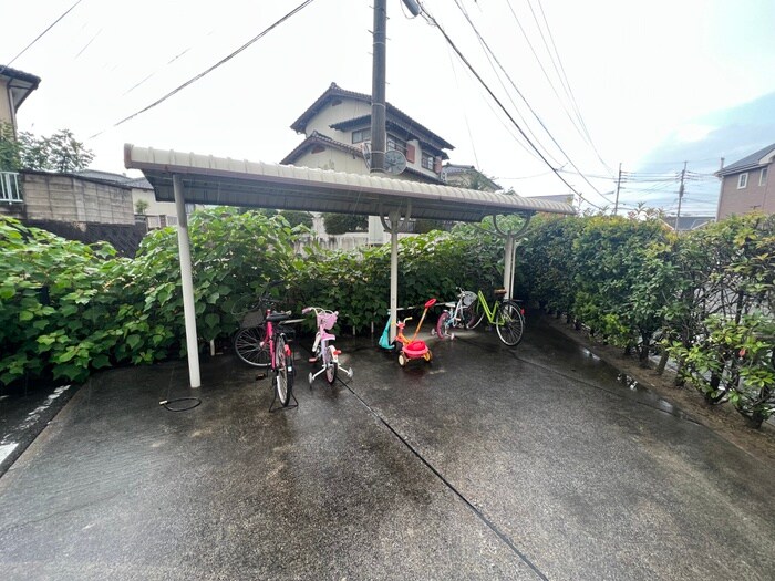 物件外観写真2　(駐輪場)