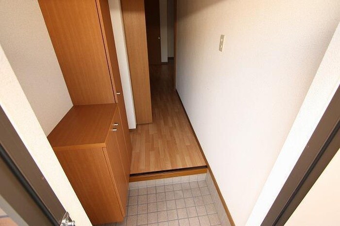 物件内観写真13　(玄関)