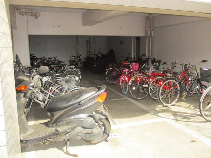 物件外観写真4　(駐輪場)