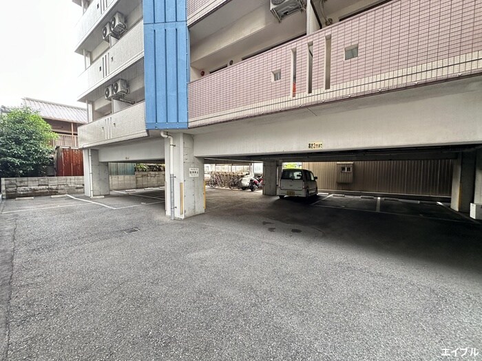 物件外観写真3　(駐車場)