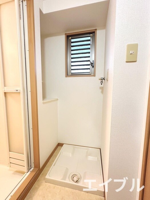 物件内観写真11　(洗濯機置場)